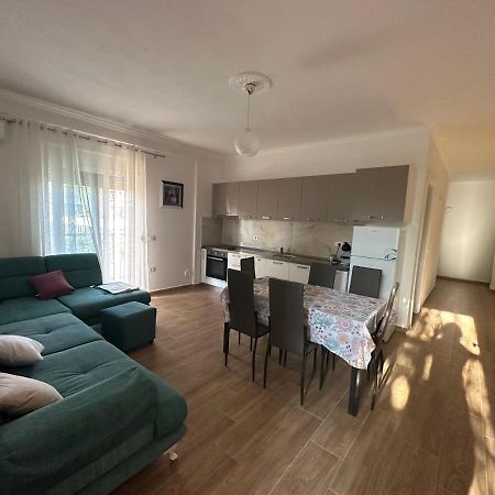 Vlora Central & Comfy Apartment Luaran gambar